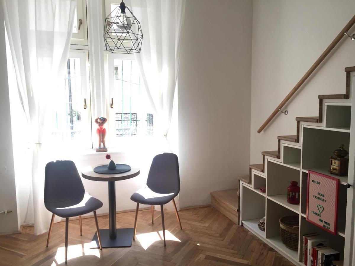 Lovely Downtown Home In Budapešť Exteriér fotografie