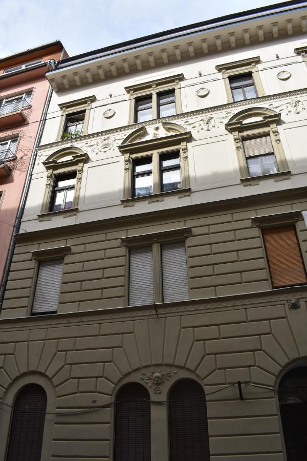 Lovely Downtown Home In Budapešť Exteriér fotografie